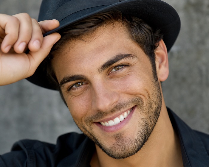 close-up-smiley-man-posing-with-hat