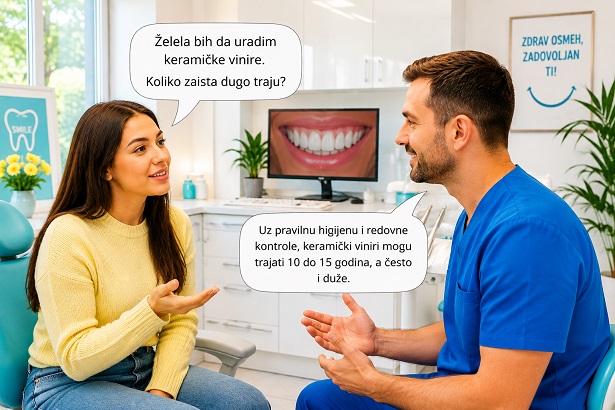 Devojka razgovara sa stomatologom o trajnosti vinira